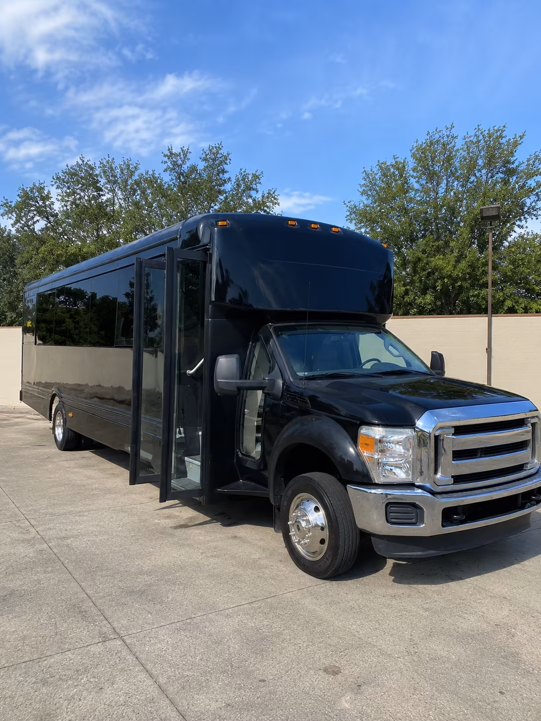 antioch 20 passenger party bus